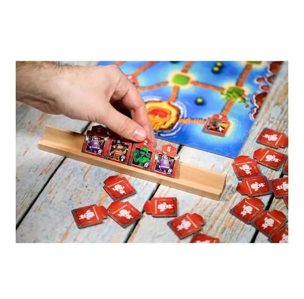 بازی فکری بردگیم استراتژی دو نفره چهارپایه مدل TOY BATTLE طرح نبرد اسباب بازی‌ها با مدت زمان 30 دقیقه و درجه سختی آسان، تولید ایران — تصویر ۲