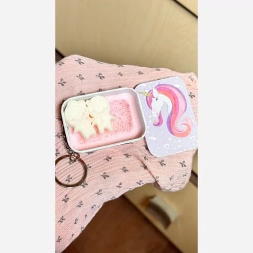 قوطی فلزی همراه عطر جامد جیبی آویز دست کلید جاسویچی معطر ادکلنی رایحه هلو بستنی میوه ای — تصویر ۸