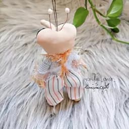 عروسک پشه بده بزنیم عروسک مهمونی عروسک بچه مهمونی عروسک توروسننه عروسک سفارشی سیسمونی کادویی عروسک پشه هلویی — تصویر ۳