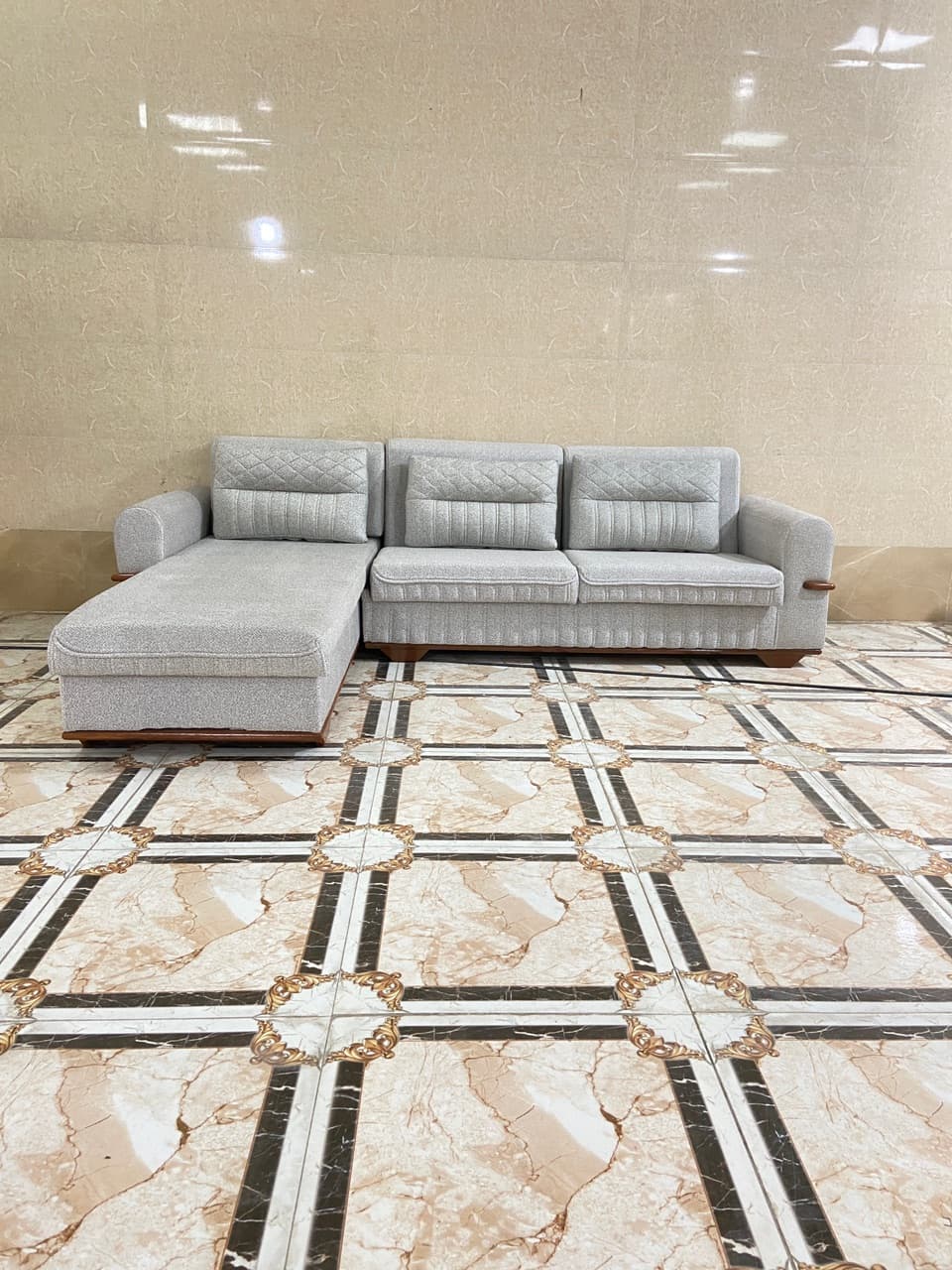 مبل مینیمال ۸ نفره؛ ترکیب ظرافت، راحتی و طراحی مدرن — تصویر ۲