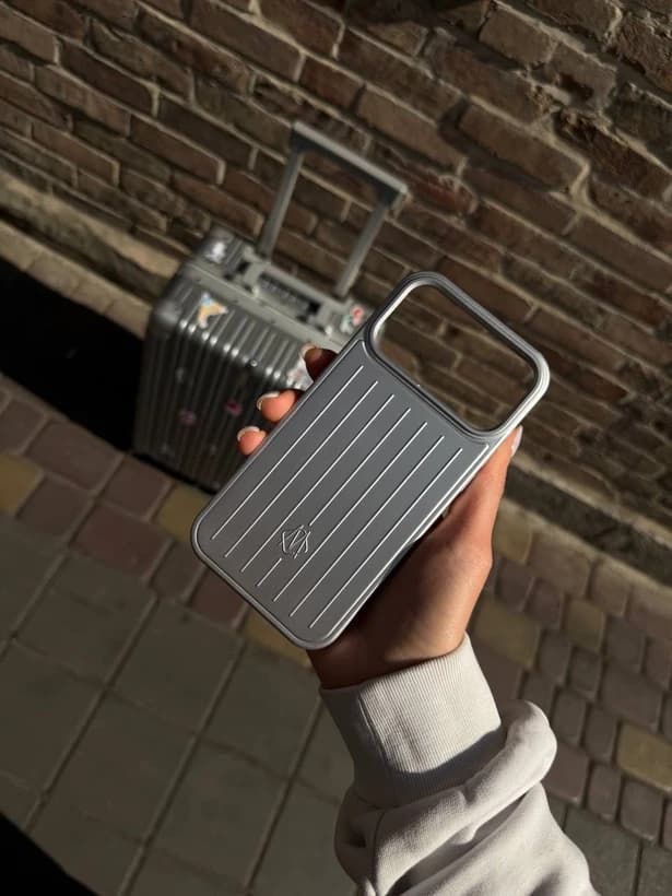 قاب گوشی ریمووا RIMOWA مناسب گوشی آیفون – نقره ای
