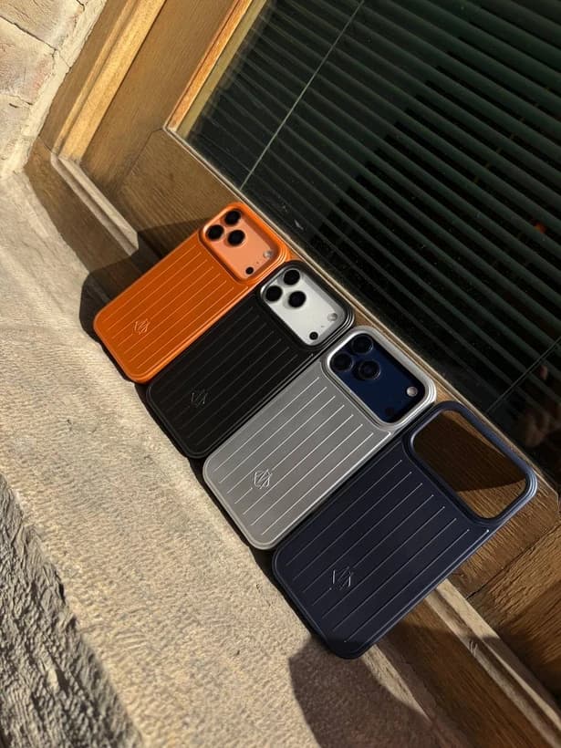 قاب گوشی ریمووا RIMOWA مناسب گوشی آیفون – نقره ای — تصویر ۷