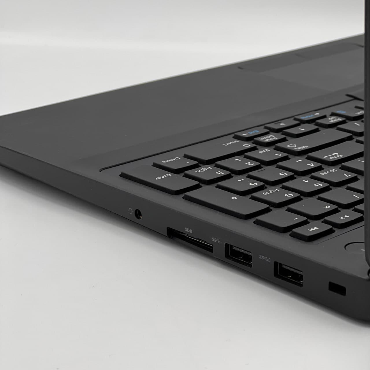 Core i5 – 6440HQ / RAM 8G DDR4 / SSD 256G / VGA AMD 2G / 15.6 inch / لپتاپ Dell latitude 5570 — تصویر ۵