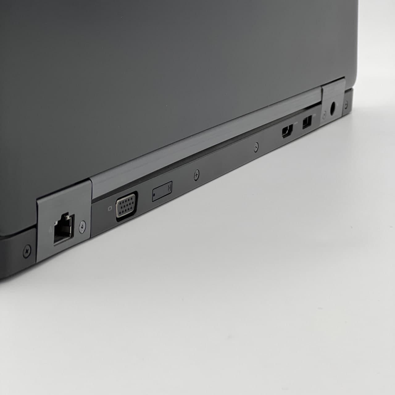 Core i5 – 6440HQ / RAM 8G DDR4 / SSD 256G / VGA AMD 2G / 15.6 inch / لپتاپ Dell latitude 5570 — تصویر ۶