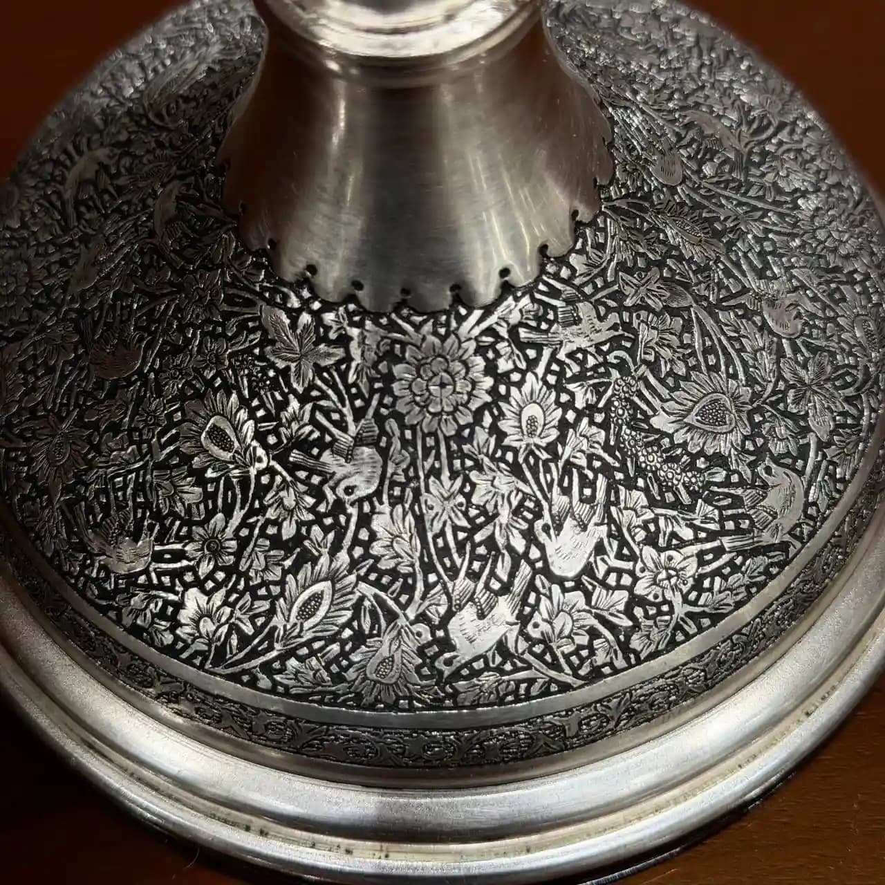 شمعدان نقره تک شاخه گل و مرغ ریزقلم اعلا — تصویر ۳