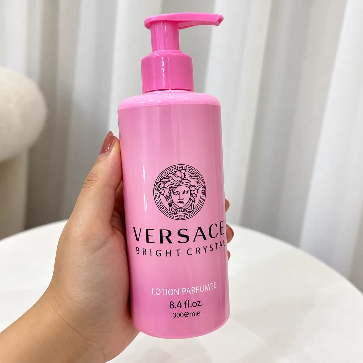 لوسیون بدن ورساچه Versace مدل Bright Crystal حجم 300 میلی لیتر — تصویر ۲