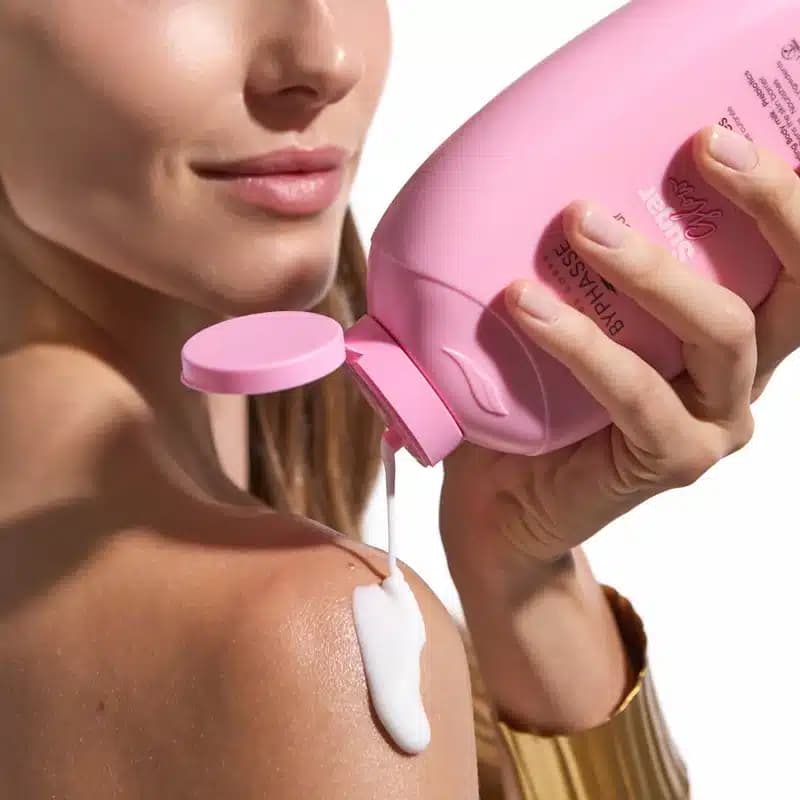 شیر بدن روشن‌ کننده و درخشان‌ کننده بایفاس Byphasse مدل Sugar Glow Illuminating Body Milk (400 میل) — تصویر ۲