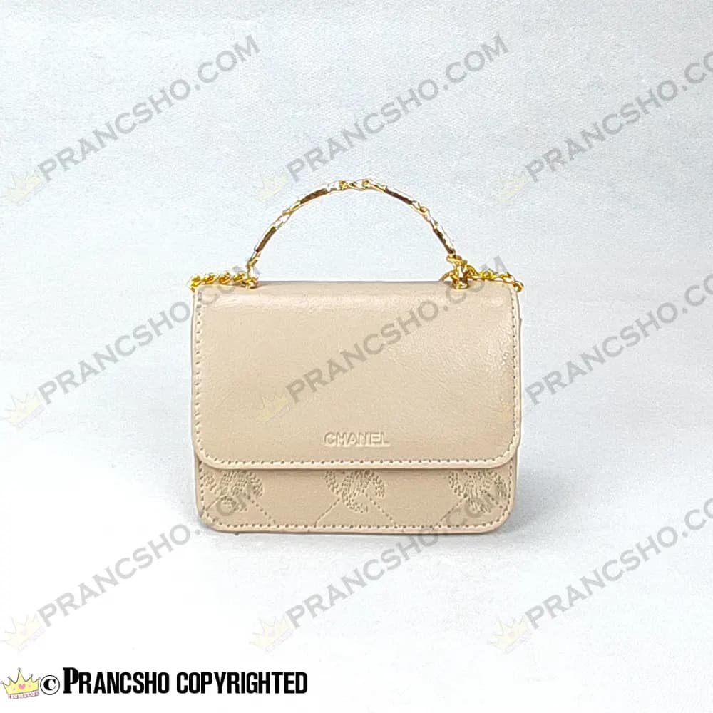 کیف پاسپورتی شنل (CHANEL) دسته فلزی طرح کوکو کرم پنککی — تصویر ۲