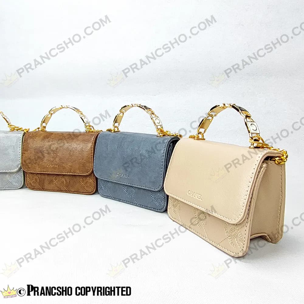 کیف پاسپورتی شنل (CHANEL) دسته فلزی طرح کوکو طوسی روشن — تصویر ۷