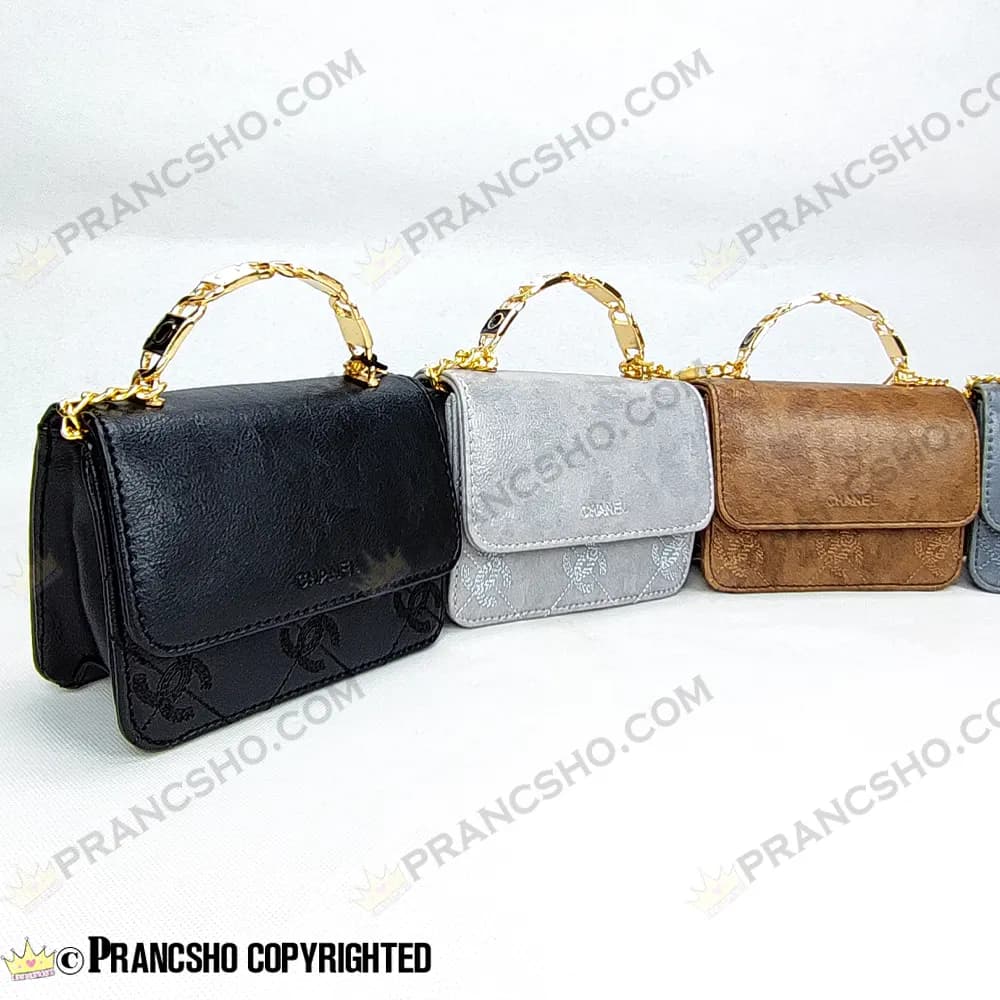 کیف پاسپورتی شنل (CHANEL) دسته فلزی طرح کوکو طوسی روشن — تصویر ۵