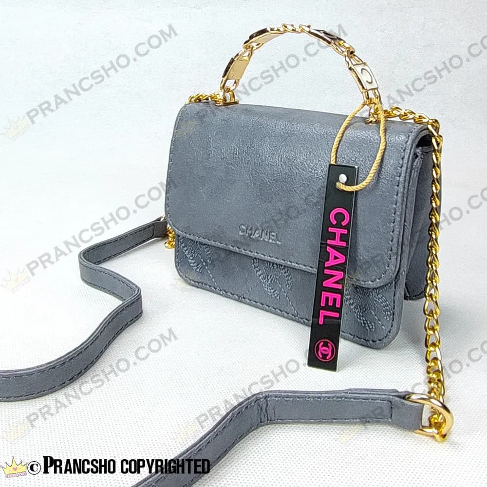 کیف پاسپورتی شنل (CHANEL) دسته فلزی طرح کوکو طوسی — تصویر ۴