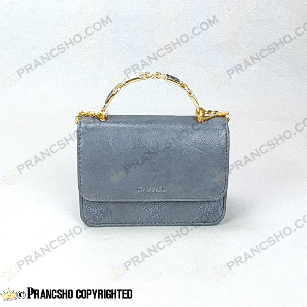 کیف پاسپورتی شنل (CHANEL) دسته فلزی طرح کوکو طوسی — تصویر ۸