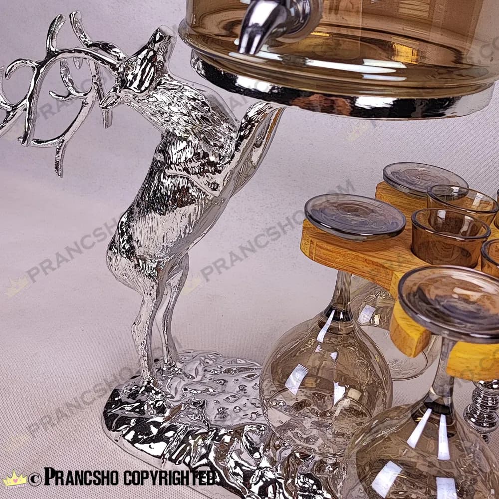 کلمن بار چرخان 6 نفره طرح گوزن نقره‌ای ایستاده با گیلاس (جام) و شات شامپاینی — تصویر ۲