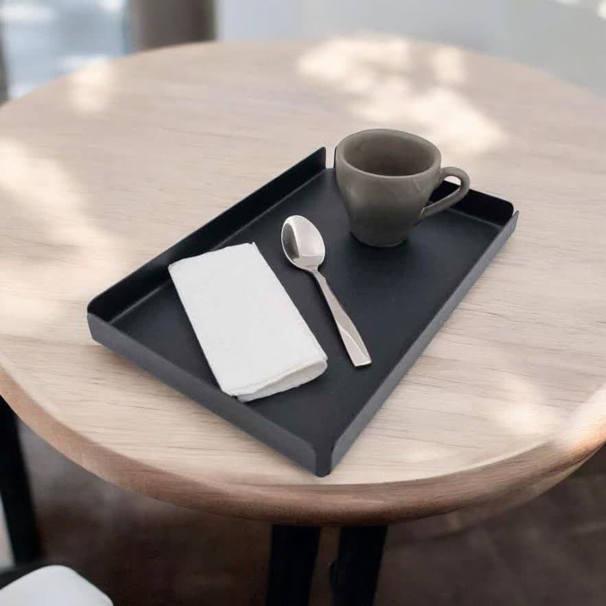 سینی سرو فلزی (ظرف رست) لبهدار 23×15 سانتیمتر — تصویر ۲