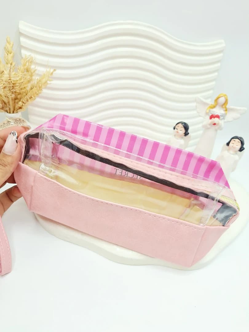 کیف لوازم آرایش ضدآب طرح ویکتوریا سکرت راه‌راه صورتی — تصویر ۲