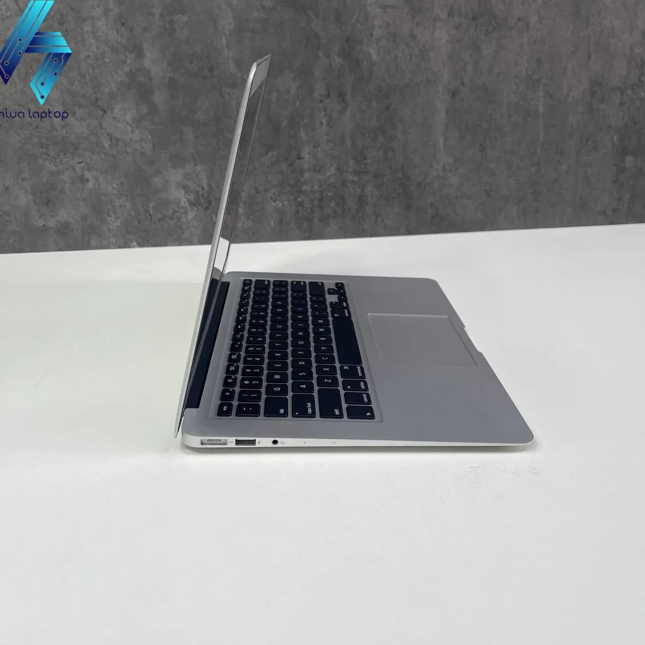 لپ تاپ مک بوک ایر MacBook Air 2017 با پردازنده intel HD Graphics 6000 — تصویر ۵