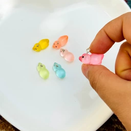 فینگیل جوجه اردک خسته شبتاب وارداتی اورجینال روداشبوردی شب تاب کوچولو مینی بند انگشتی فیگور مینی — تصویر ۳