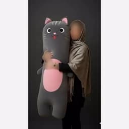 عروسک بغلی گربه طوسی سایز بزرگ ابعاد 130*40 — تصویر ۴
