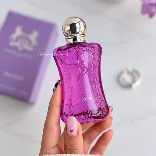 عطر ادکلن مینی پارفوم د مارلی پلاتین-پالاتین بنفش (برندینی) | Parfums de Marly Palatine (Brandini) حجم 33 میل (شرکتی) — تصویر ۲