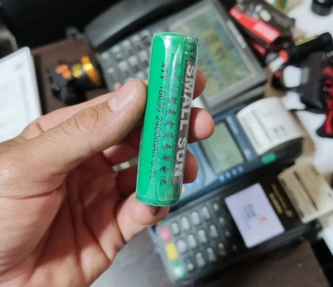 باطری اسمال سان 2400 میلی آمپر زیره حک شده اصلی ‏ — تصویر ۳