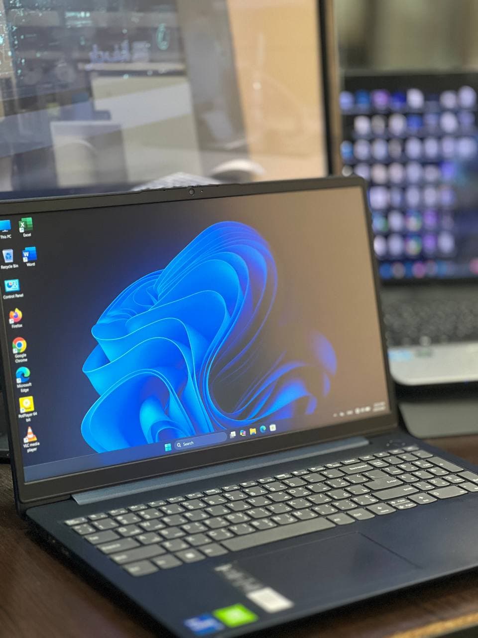 لپ تاپ Lenovo IdeaPad 3 15ITL6 | Core i7-1165G7 | RAM 16GB | SSD 256GB + HDD 1TB | MX450