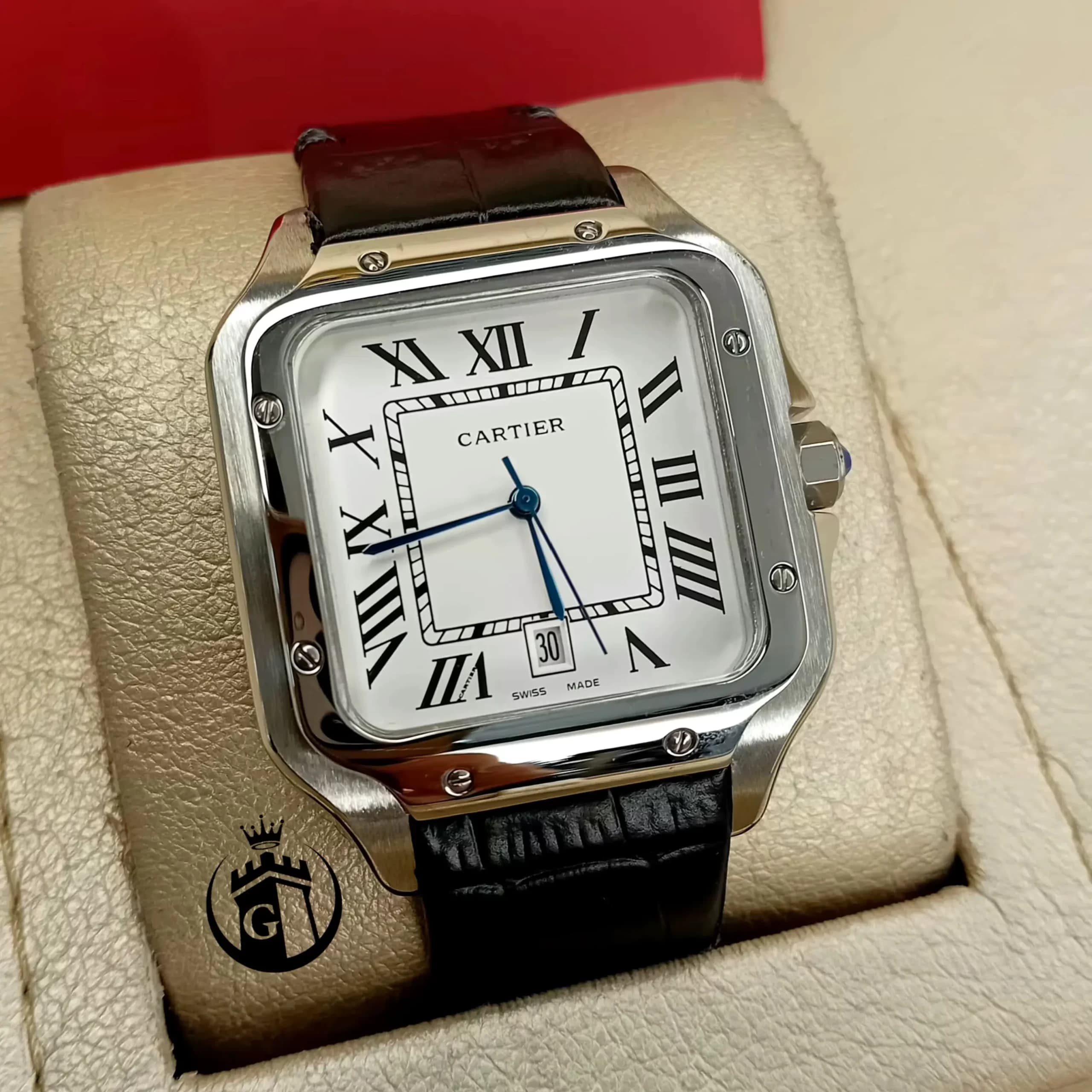 ساعت مچی مردانه اورجینال کارتیه Cartier | ساعت عقربه ای بند چرم اصلی و کلاسیک C05 — تصویر ۷