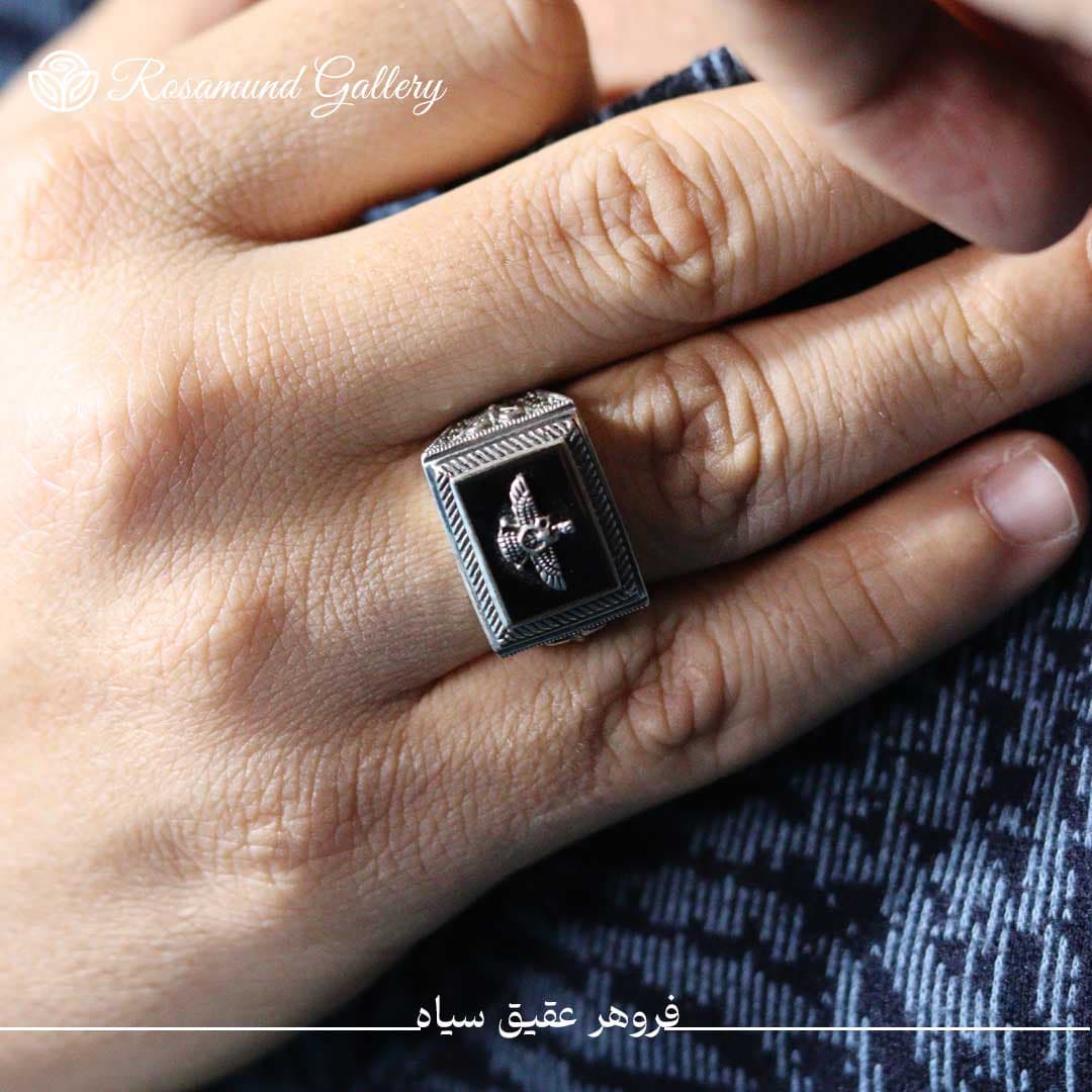 انگشتر مردانه فروهر عقیق سیاه