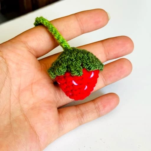 آویز کیف و بوکمارک توت فرنگی و گلبرگ پینترستی فانتزی کیوت مناسب آویز ماشین — تصویر ۴