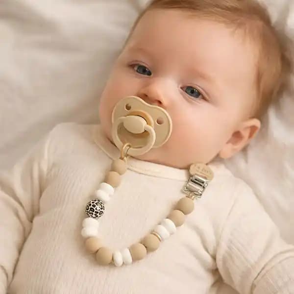 بند پستانک طرح مهره ای ساده برند بیبی میلا Baby mila — تصویر ۴