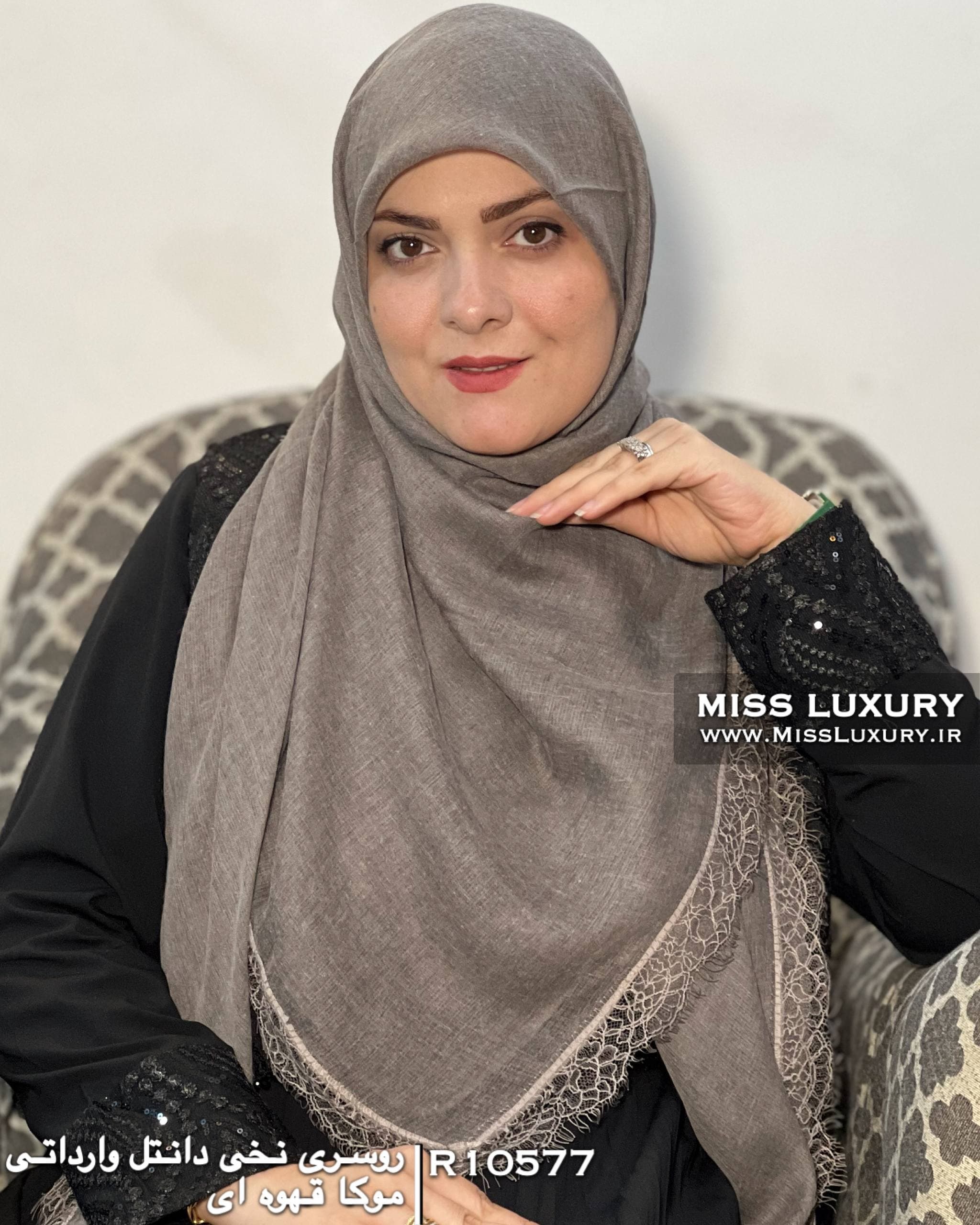 روسری نخی دانتل وارداتی موکا قهوه ای R10577 — تصویر ۲