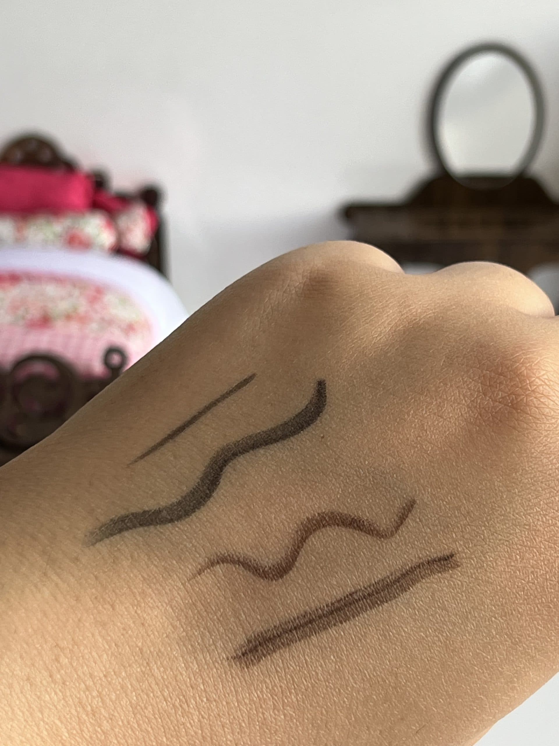 مداد چشم پیچی اسنس essence — تصویر ۳