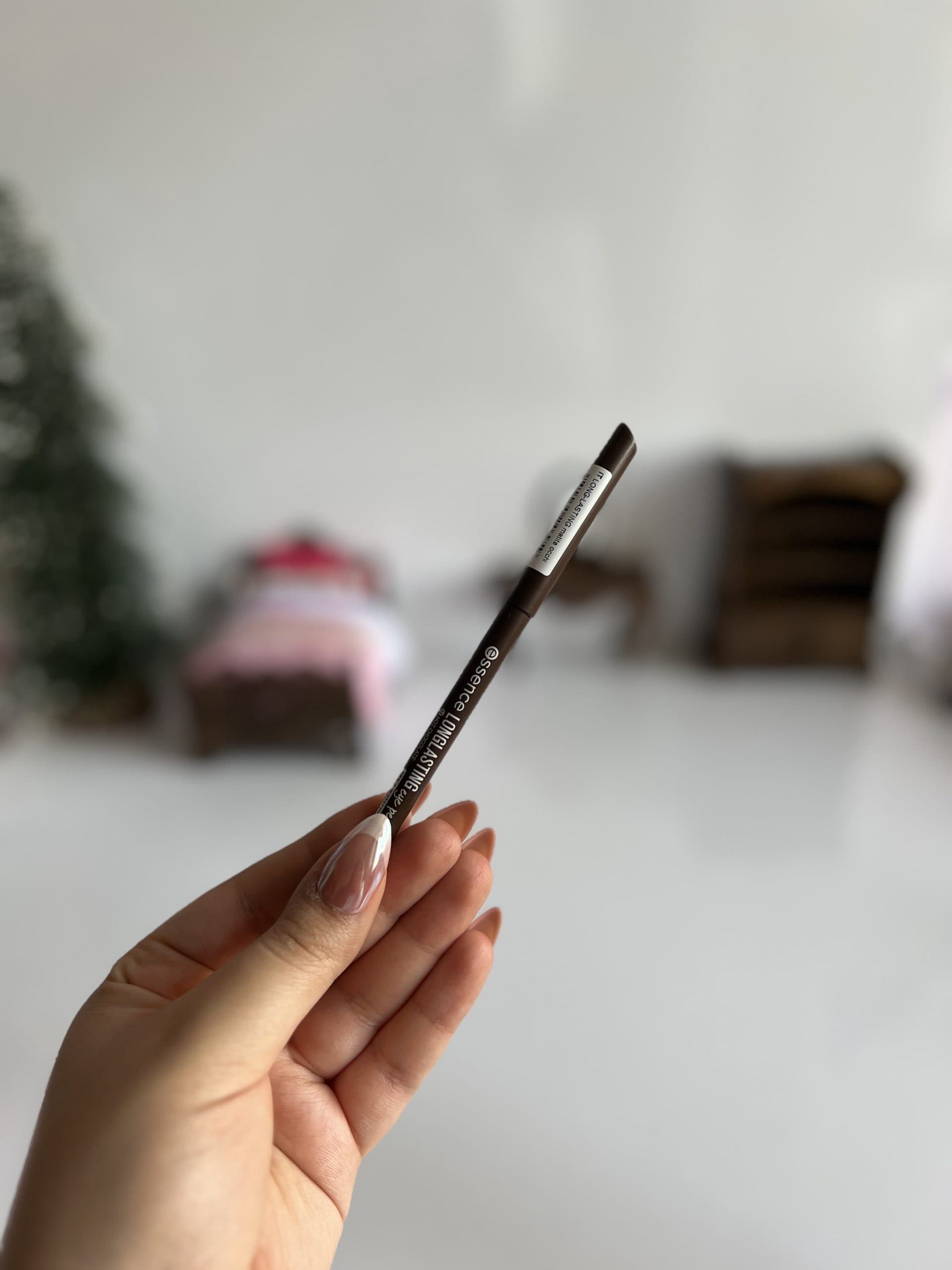 مداد چشم پیچی اسنس essence