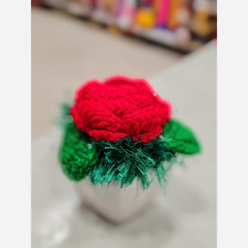 گلدون با طرح گل بافتنی دکوری