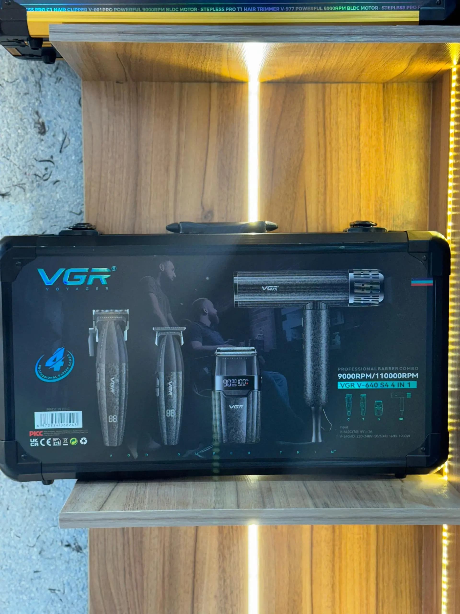 ست 4عددی سشوار،شیور و ماشین اصلاح وی جی آر مدل V-640 S4 ‏ — تصویر ۲