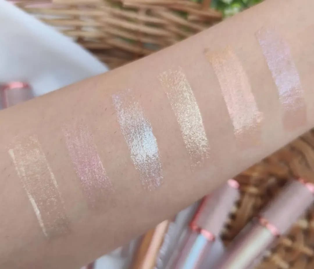 شاین لب هولوگرامی کیس بیوتی kiss beauty — تصویر ۳