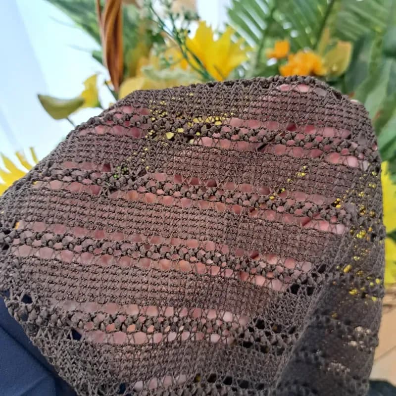 مینی اسکارف بافت پاییزی سه گوش زنانه رنگ مشکی سرمه ای قهوه ای سایز 70 در 70 سانتی متر — تصویر ۲
