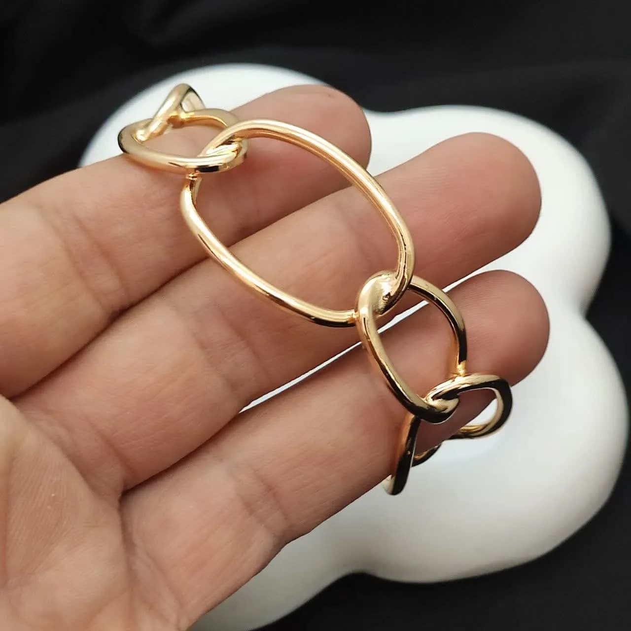 بنگل مینیمال حلقه ای زنانه طلایی اصل فری سایز کد 10473 — تصویر ۲