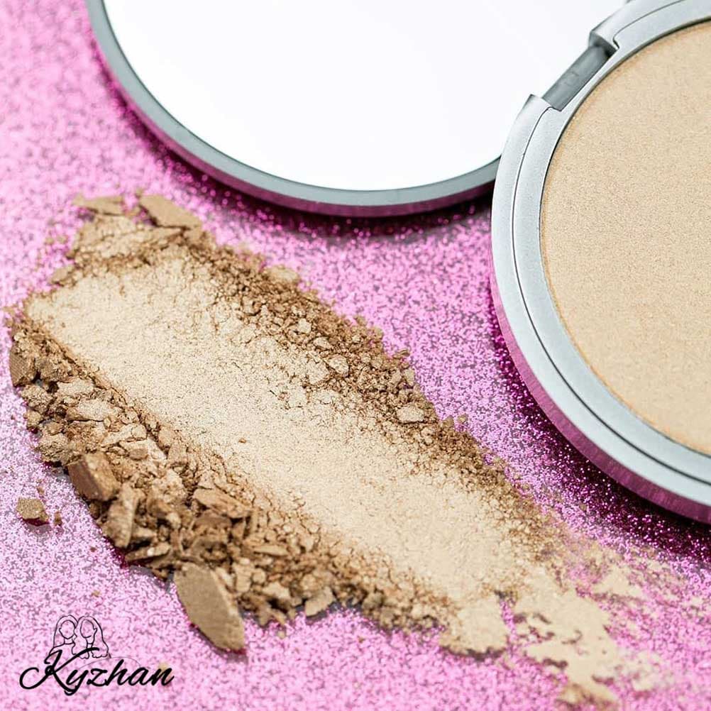 هایلایتر Mary Lou Manizer از theBalm — تصویر ۲