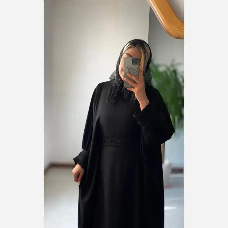 عبای زنانه راحیل الیزه مشکی بلند ملیله دوزی شده آستین پلیسه فری سایز — تصویر ۵