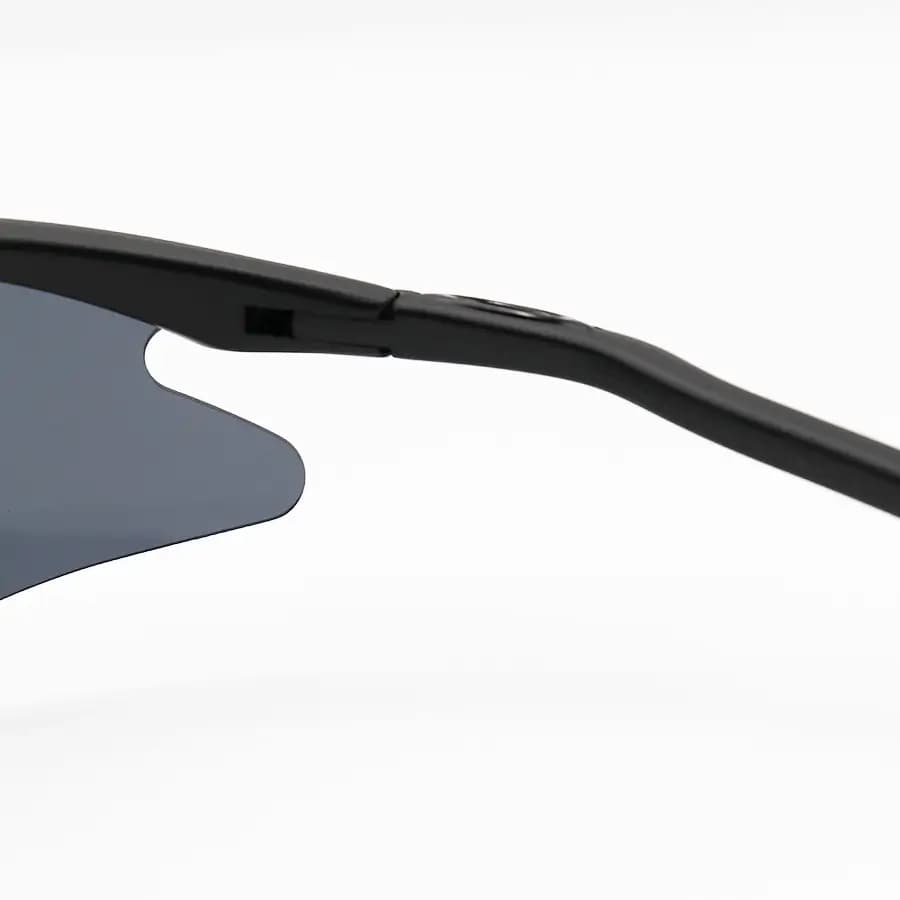 عینک ورزشی OAKLEY طرح M Frame با فریم مشکی مات، نیم فریم و لنز دودی تیره مدل OO9060 — تصویر ۵