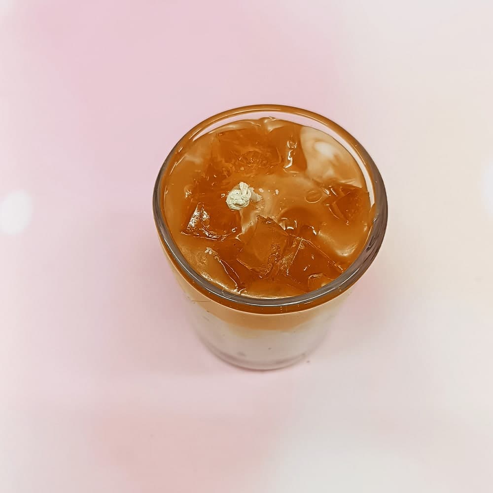 شمع فانتزی آیس لاته شیشه ای با پارافین ژله ای — تصویر ۲
