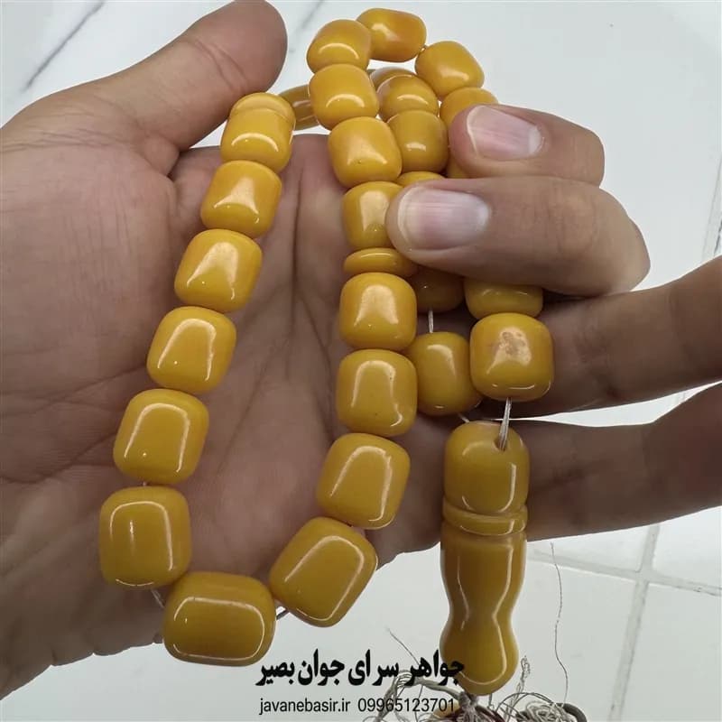 تسبیح سندلوس زرد عسلی؛ سنگین و خوش‌دست — تصویر ۲