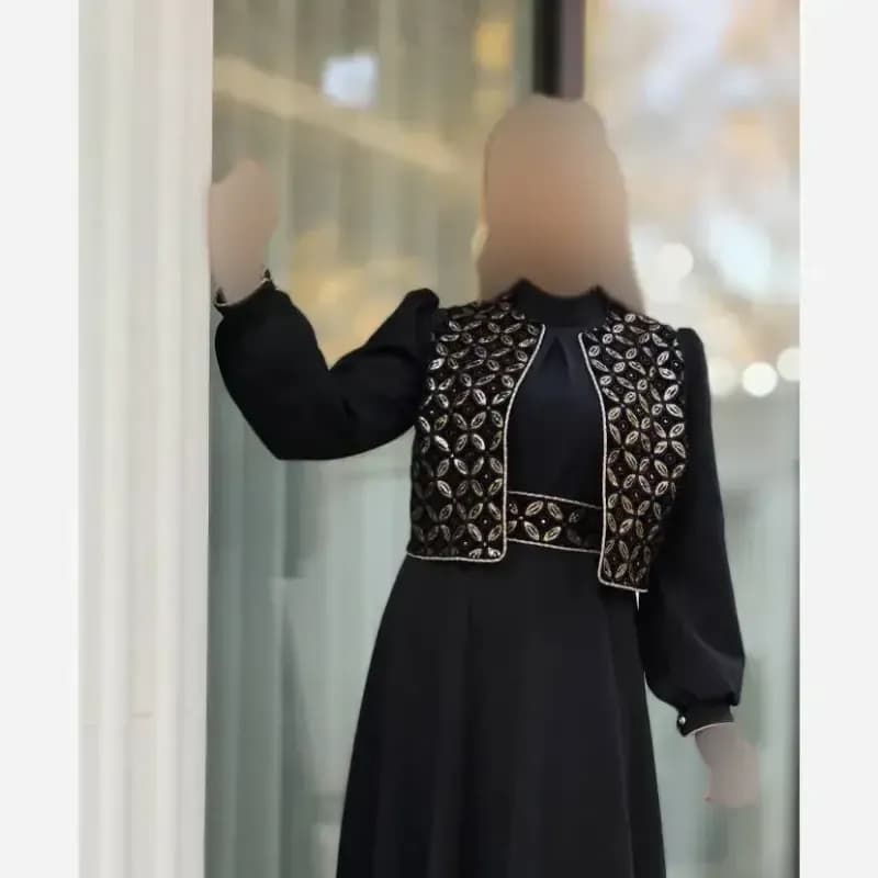 سه تیکه پیراهن و جلیقه و کمربند زرین کرپ مازراتی مشکی — تصویر ۶