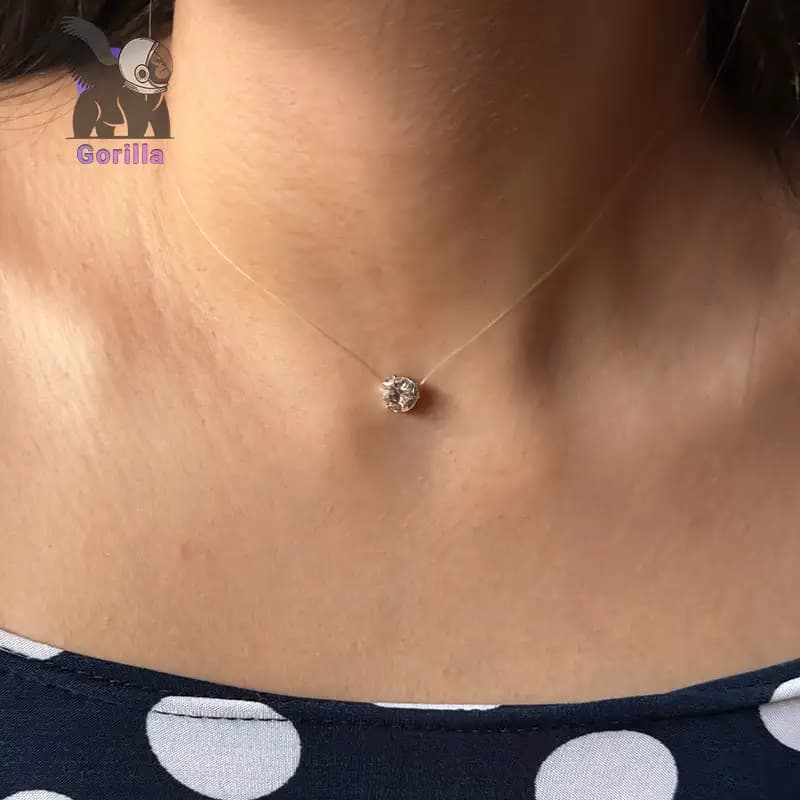 گردنبند تک نگین با نخ نامرئی