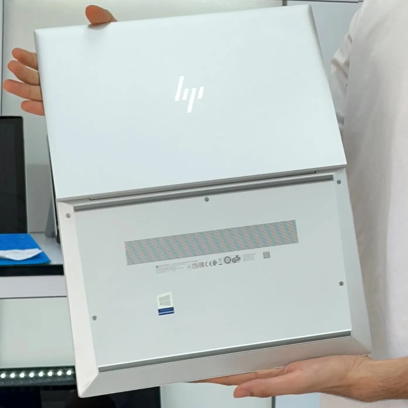 لپ تاپ استوک HP Elite Book 830 G7 | Core i5-10U | 8GB | 256GB-SSD | Intel Uhd | 13.3inch″-Full HD — تصویر ۳