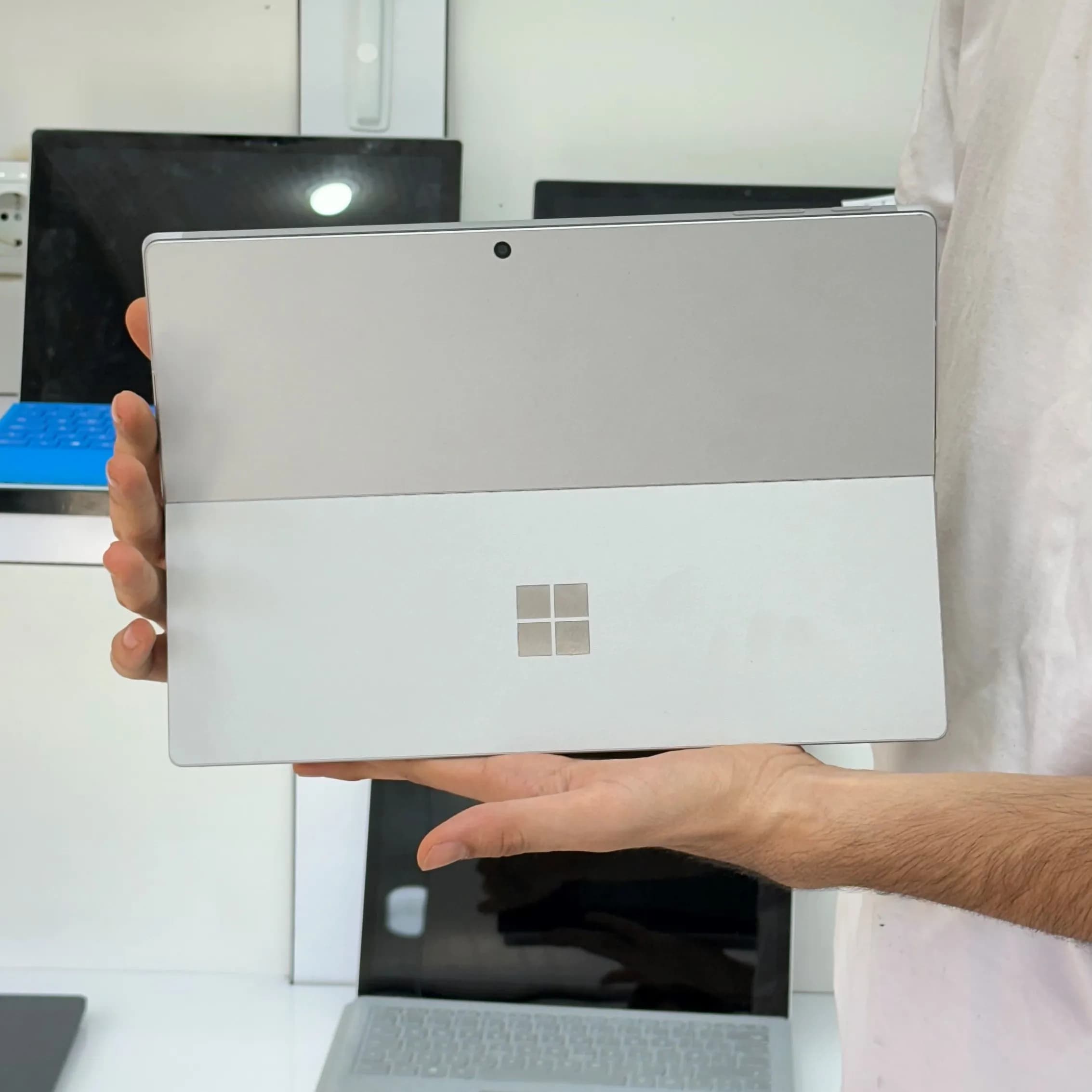 تبلت مایکروسافت سرفیس پرو 5 استوک + بدون کیبورد Surface pro 5 | Core i5-7300U | 8GB | 256GB-SSD — تصویر ۳