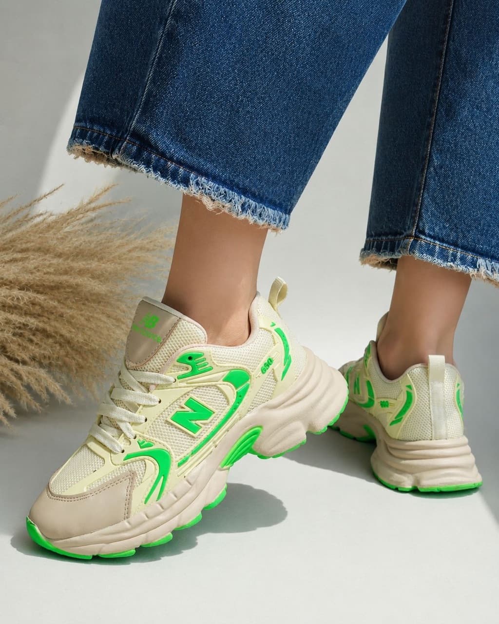 کتونی نیوبالانس زنانه سفید مشکی New balance 630 — تصویر ۴