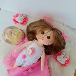 عروسک دستساز پارچه ای با ست رختخواب زیبا.عروسک رختخوابی.عروسک بازی دختر بچه ها.هدیه عروسکی برای دخترها — تصویر ۶