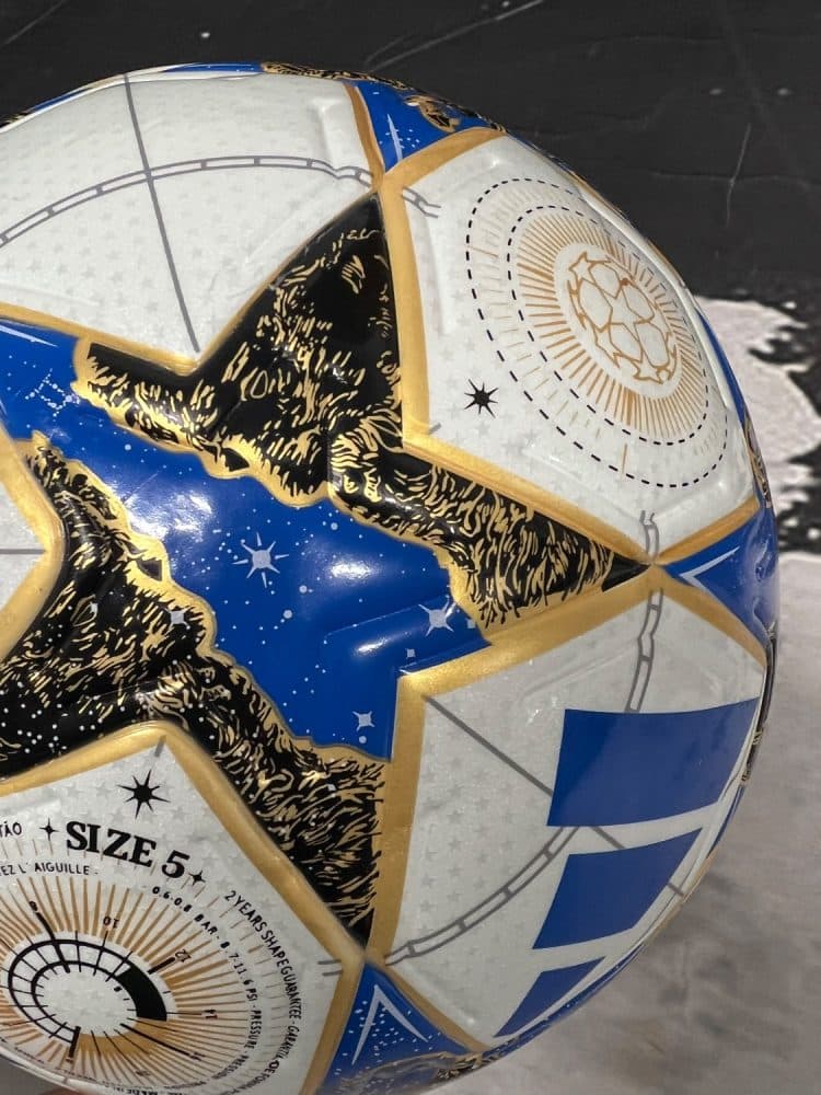 توپ فوتبال چمپیونزلیگ 2026 (رویه براق) — تصویر ۳