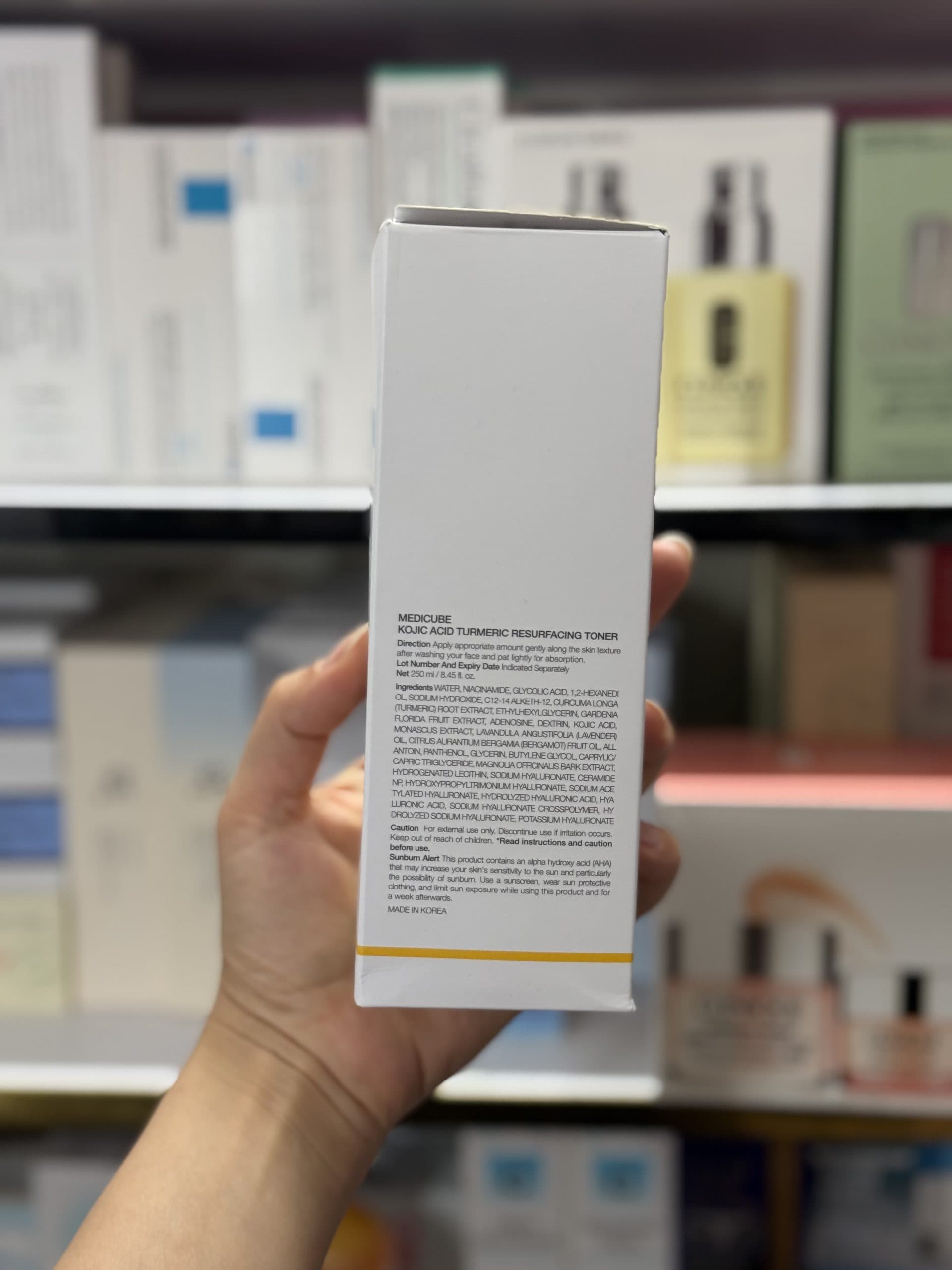 تونر لایهبردار کوجیک اسید و زردچوبه مدیکیوب — تصویر ۴